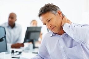 Osteokondroz nedeniyle boyun ağrısı